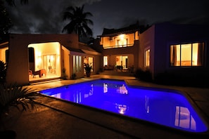 Pool - Elegant Villa Blue Baie, private pool, a 3-minute walk from Blue Bay Beach (Blue Bay)