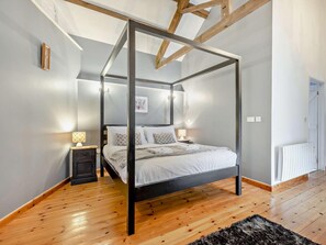 A four-poster bed in a room with wooden floors and a sloped ceiling. - 1 Bed in Beaworthy (oc-wvopa) (Ashwater)