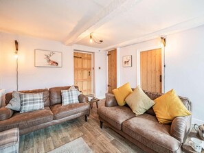 TV, fireplace - 2 Bed in Nr Ulverston (oc-lcc02) (Bouth)