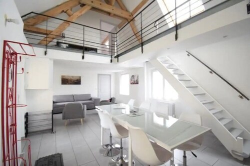 Two charming vacation rentals in a beautiful setting, accommodating up to 12 people