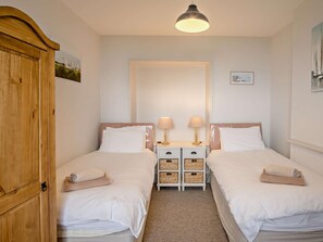 Room - 3 Bed in Niton Undercliff (oc-ic125) (Niton)