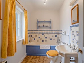Bathroom - 3 Bed in Niton Undercliff (oc-ic125) (Niton)