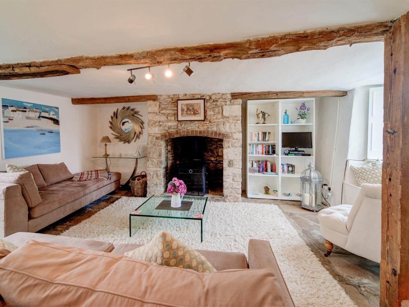 TV, fireplace
