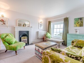 Living area - 3 Bed in Ventnor (oc-ic116) (Ventnor)