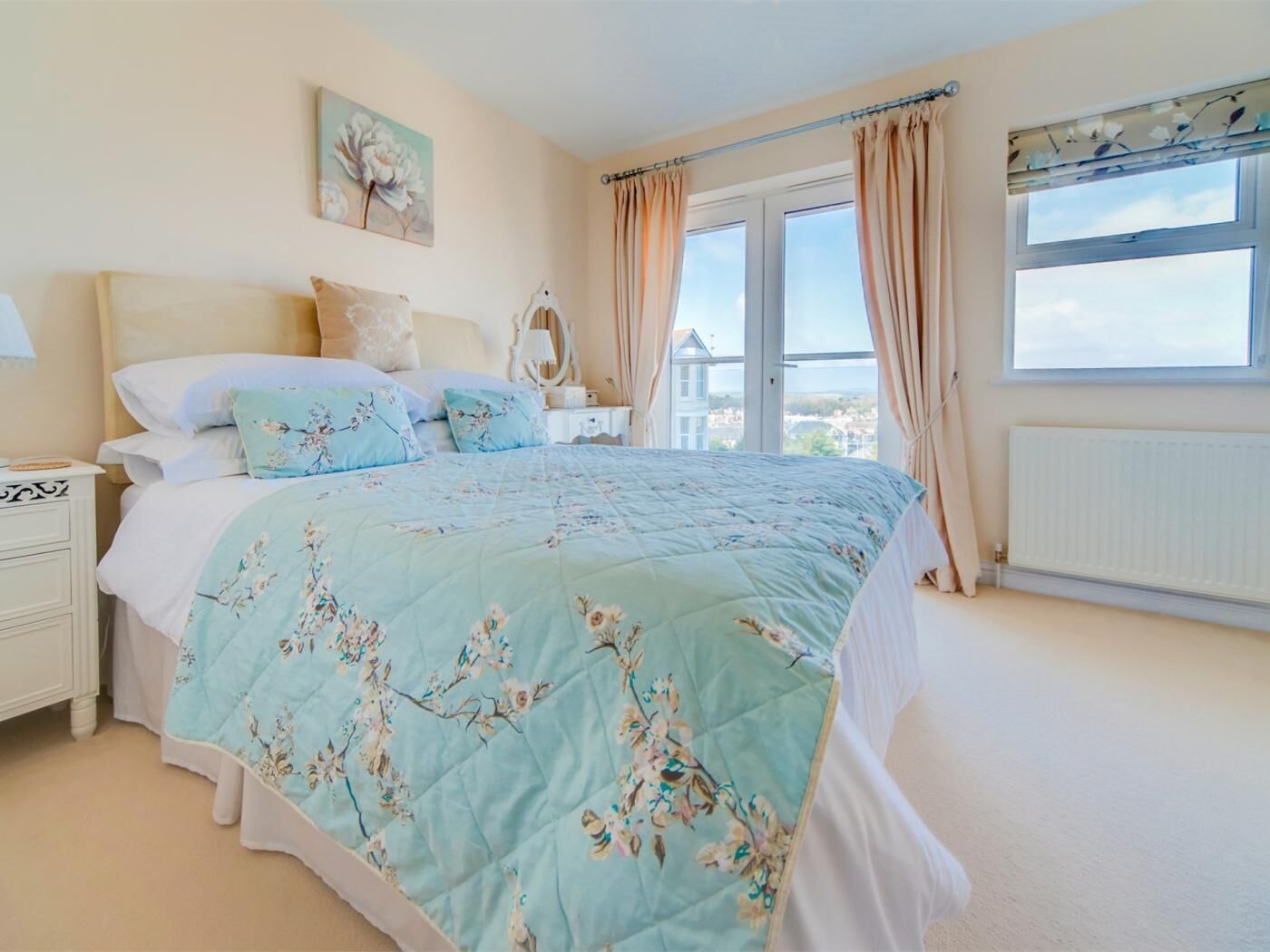 3 bedrooms, travel crib, WiFi (free)
