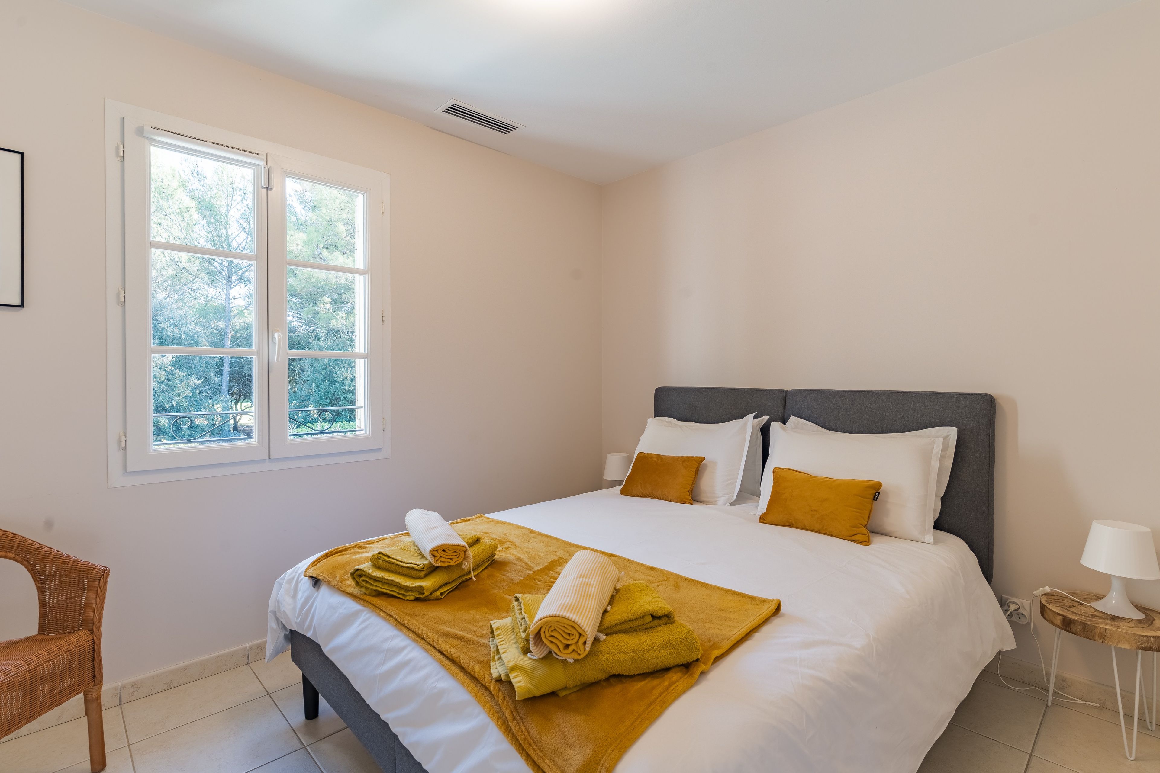 4 dormitorios, tabla de planchar con plancha, wifi y ropa de cama