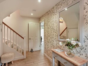 Interior - 4 Bed in Cheltenham (oc-62039) (Bourton-on-the-Water)