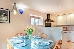 Dining - 2 Bed in Godshill (oc-ic129) (Godshill)