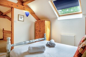 Room - 2 Bed in Godshill (oc-ic129) (Godshill)