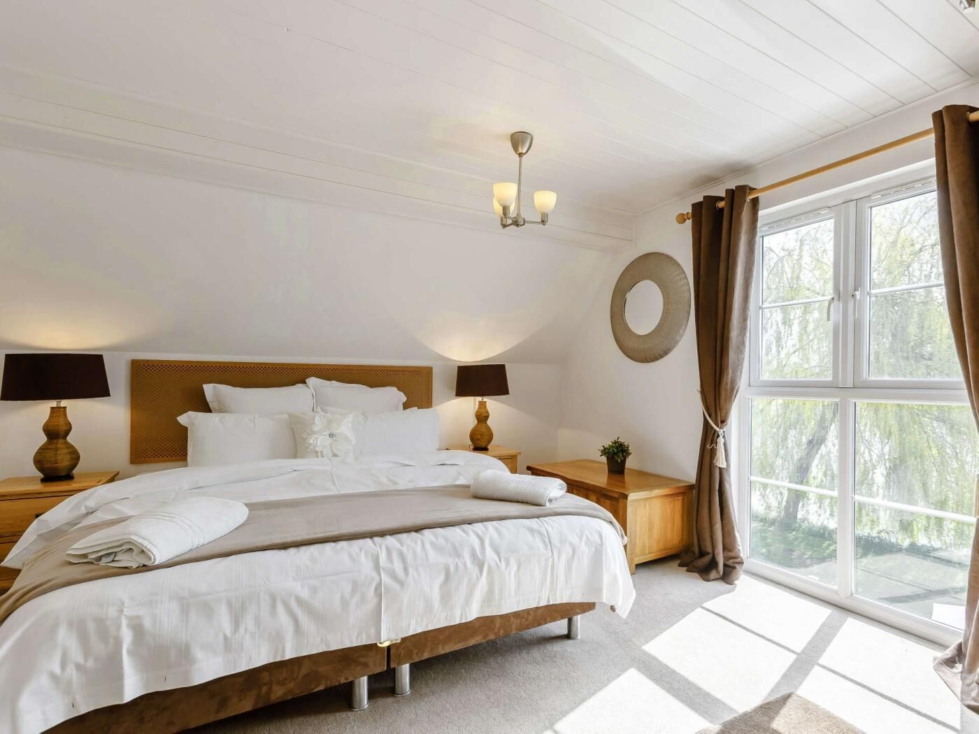 3 bedrooms, WiFi (free), bed sheets