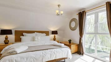 3 bedrooms, WiFi (free), bed sheets