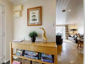 Interior - 3 Bed in Cirencester (oc-hic02) (South Cerney)