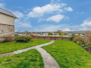 Property grounds - 2 Bed in St Helens (oc-ic154) (Saint Helens)