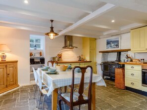 Oven, cookware/dishes/utensils - 2 Bed in Polruan (oc-pc033) (Fowey)