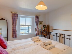 Free WiFi, bed sheets - 2 Bed in Polruan (oc-pc033) (Fowey)
