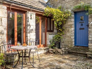 Outdoor dining - 4 Bed in Worth Matravers (oc-ic175) (Worth Matravers)