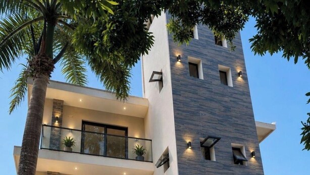 Ảnh chưa phân loại, 1 trong số 23 ảnh, nút