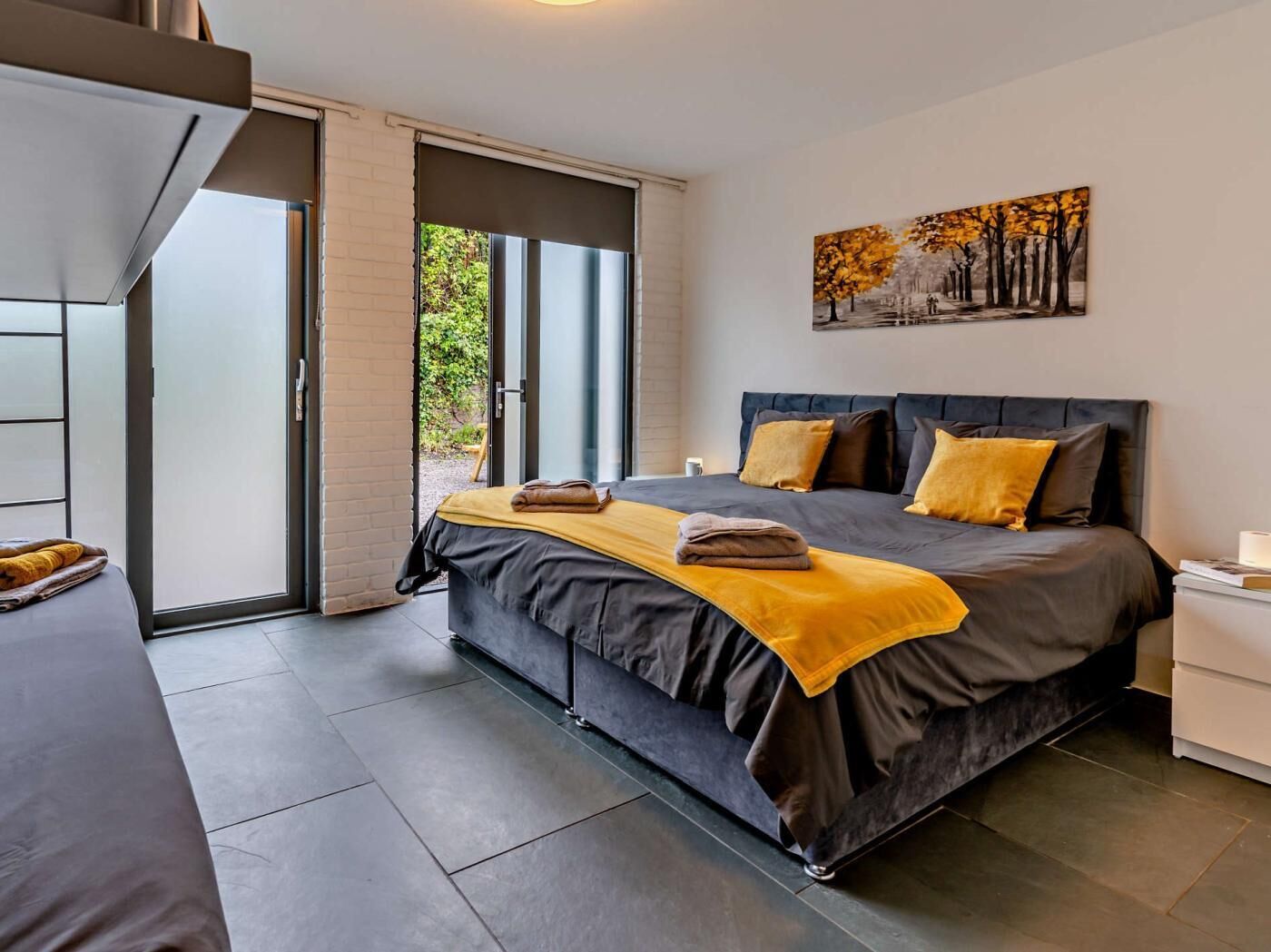 6 bedrooms, free WiFi, bed sheets