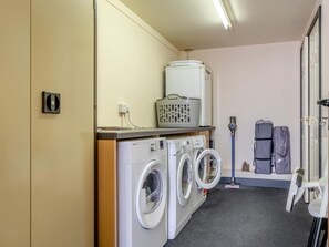 Interior - 2 Bed in Godshill (oc-ic149) (Godshill)