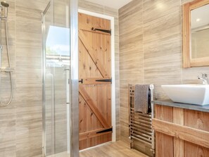 Bathroom - 2 Bed in Godshill (oc-ic149) (Godshill)