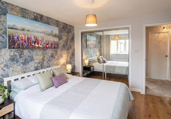 3 Bed Detached - 3 Bathrooms - Parking - Quiet - Doncaster