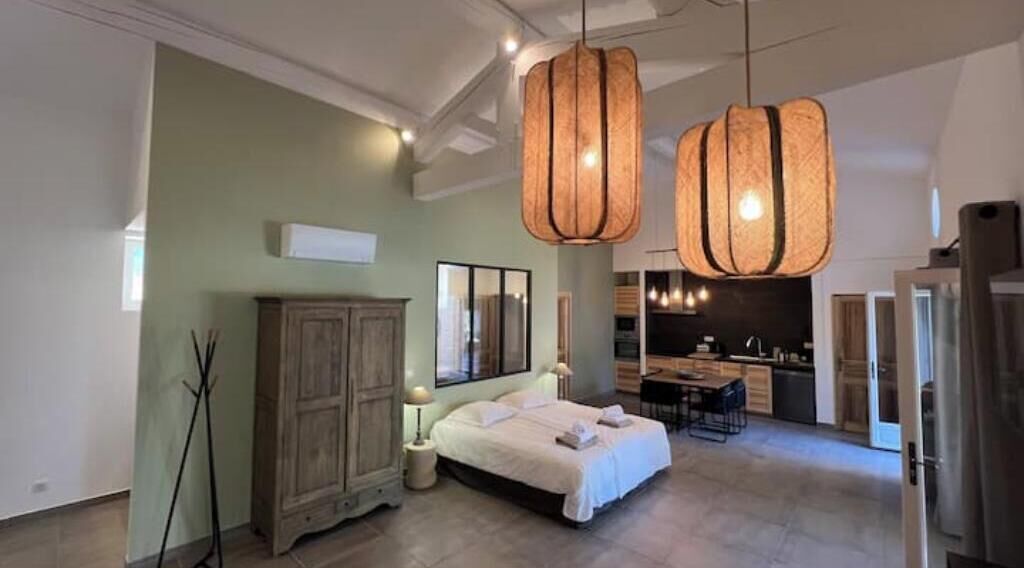 1 Schlafzimmer, Schreibtisch, Bügeleisen/Bügelbrett, Reisekinderbett