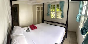 Iron/ironing board, WiFi, bed sheets - To complete (Grand Case)