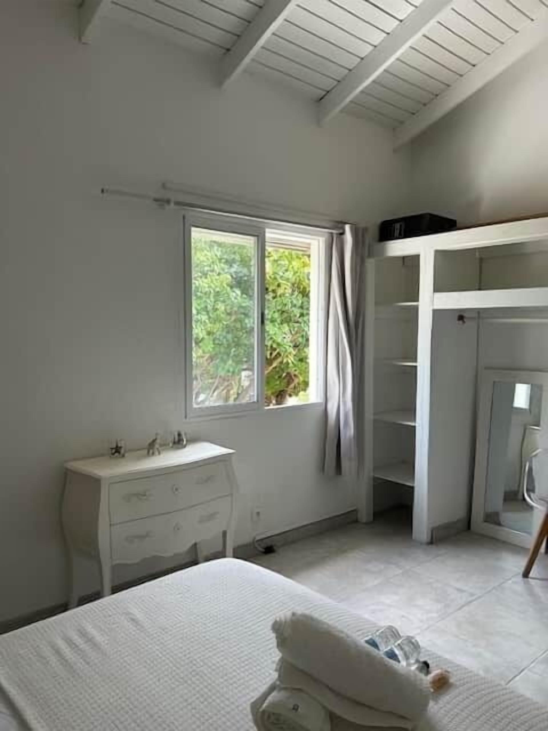 In-room safe, iron/ironing board, WiFi, bed sheets