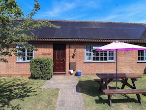 Outdoor dining - Chestnut (Weston-super-Mare)