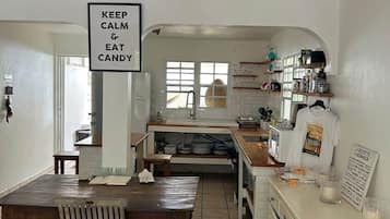Fridge, oven, coffee/tea maker