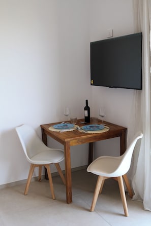 Room, 1 Bedroom, Smoking, Balcony | Dining room - Room-casa Allegria, Camera Felicità - ad (Parabita)