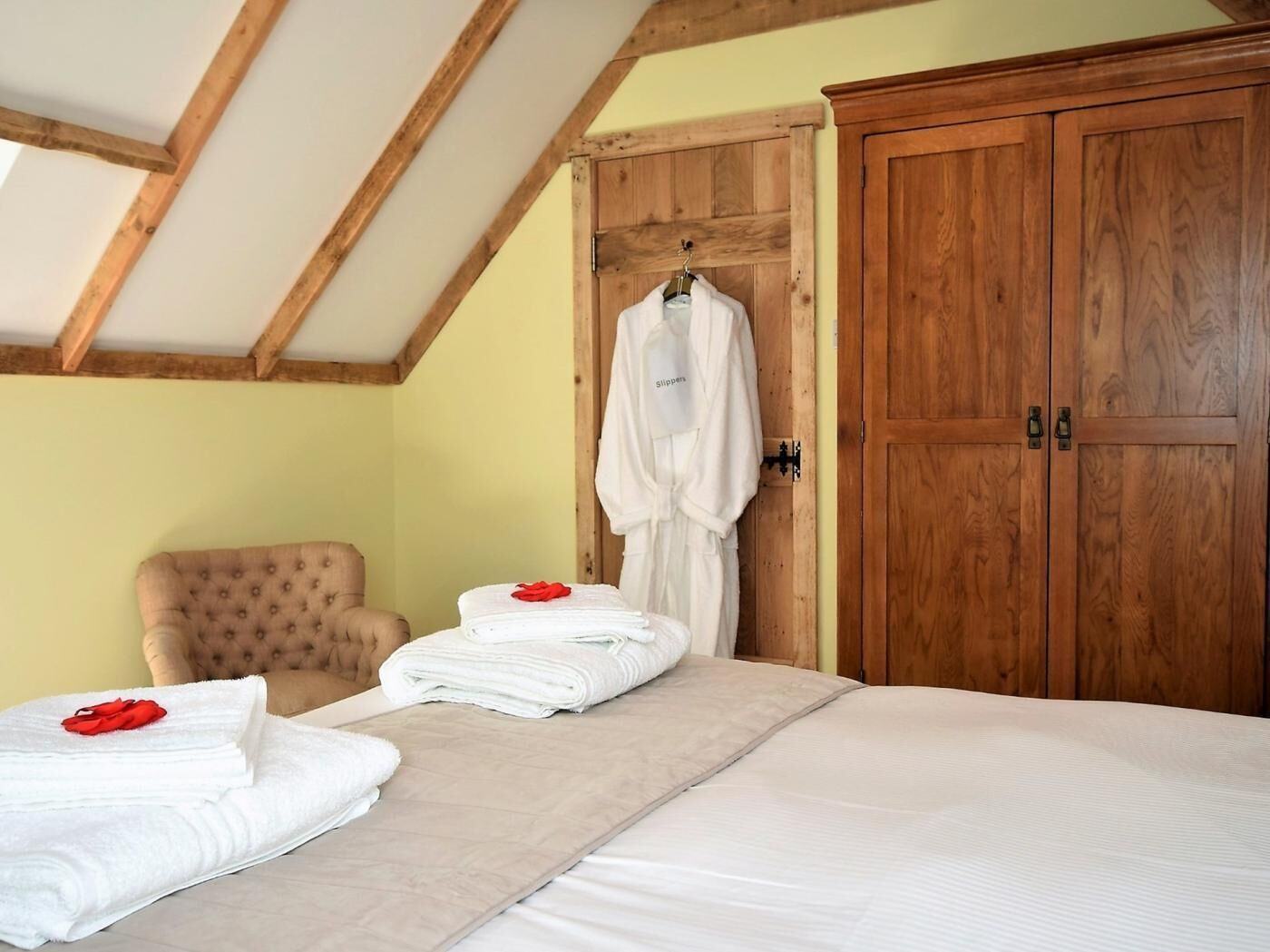 1 bedroom, travel cot, free WiFi, bed sheets