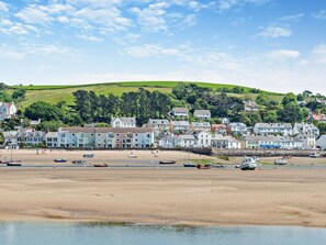A coastal town with a sandy beach, boats, and buildings along the shore. - 3 Bed in Bideford (oc-63058) (Appledore)