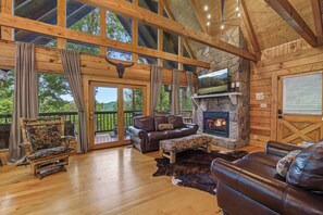 Smart TV, fireplace, video games, table football - Escape to Firefly Ridge in Sevierville and discover your perfect Tennessee mount (Sevierville)