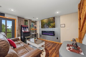 Smart TV, fireplace, video games, table football - Escape to Firefly Ridge in Sevierville and discover your perfect Tennessee mount (Sevierville)