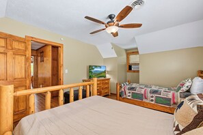 Room - Escape to Friendly Bear Cabin 2, a spacious 3290-square-foot retreat in Seviervi (Sevierville)