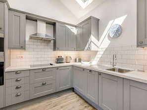 Microwave, oven, dishwasher, high chair - 2 Bed in Bideford (oc-62964) (Appledore)