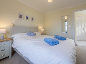 Travel cot, free WiFi, bed sheets - 3 Bed in Wells-next-the-sea (oc-kt091) (Wells-next-the-Sea)