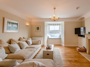 TV, fireplace - 4 Bed in Polruan (oc-pc044) (Fowey)