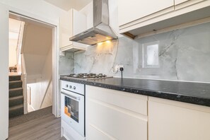 Kühlschrank, Mikrowelle, Ofen, Toaster