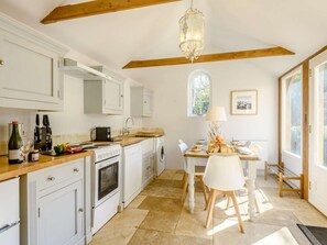 Oven, dishwasher, cookware/dishes/utensils - 3 Bed in Thornham (oc-kt104) (Thornham)