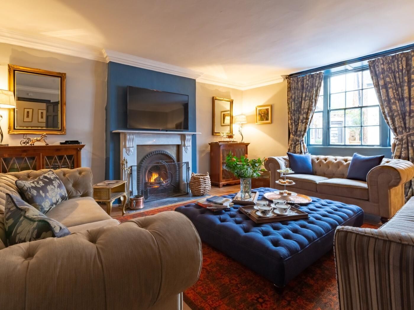 TV, fireplace