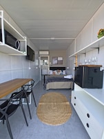 Espacio para trabajar con laptop y wifi gratis