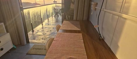 Deluxe Loft, Sea View | Dining