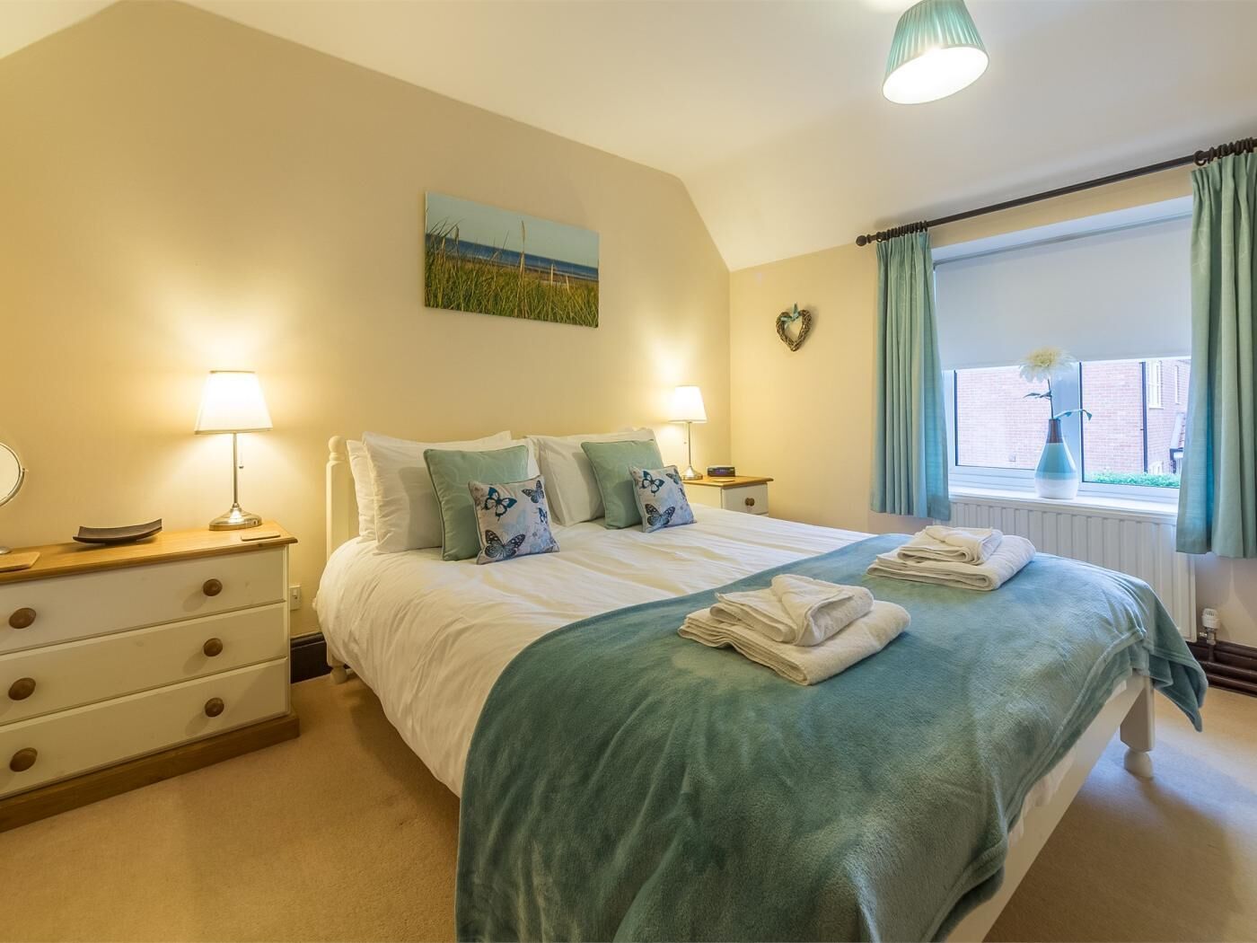 3 bedrooms, travel crib, WiFi (free), bed sheets