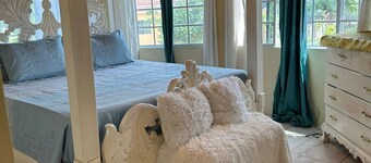 3-bedroom house in peaceful Santa Cruz with AC luxury living peaceful high fence