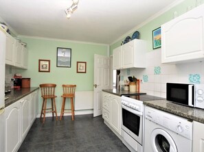Private kitchen - 3 Bed in Great Snoring (oc-kt075) (Great Snoring)