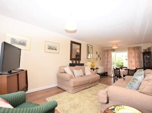 Living area - 3 Bed in Great Snoring (oc-kt075) (Great Snoring)