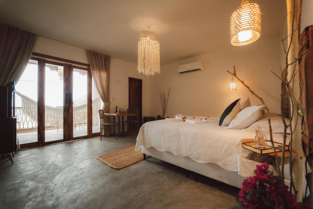 ห้องลักซ์ชัวรี่สวีท, ระเบียง, วิวทะเล | ตู้นิรภัยในห้องพัก, ผ้าม่านกันแสง, เตารีด/โต๊ะรีดผ้า, Wi-Fi ฟรี