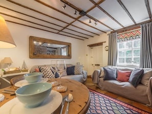 Fireplace - 2 Bed in North Creake (oc-kt003) (North Creake)
